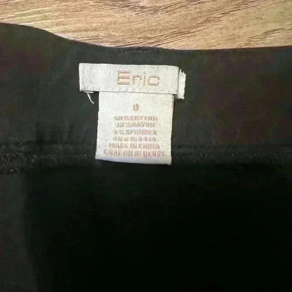 Eric black ladies capri jeans Size 8. Very good condition. No flaws - Picture 3 of 4
